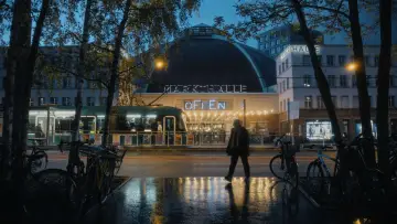Backdrop to the movie "Barbara Buser – Swiss Pioneer of Sustainability" #920984