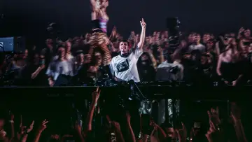 Backdrop to the movie "Apple Music Live: Fred again.." #544712