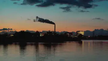 Backdrop to the movie "The Cloud Factory" #574468