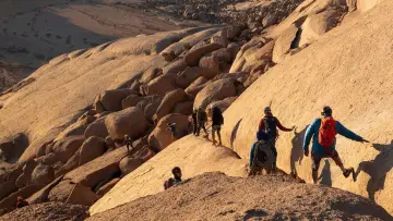 Backdrop to the movie "Tissalatine - Le Rappel Du Hoggar" #966992
