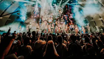 Backdrop to the movie "AJR: Live from the Hollywood Bowl" #565207