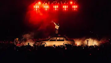 Backdrop to the movie "Twenty One Pilots: More Than We Ever Imagined" #767526