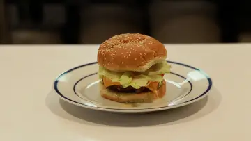 Backdrop to the movie "Hamburger Heaven" #960921