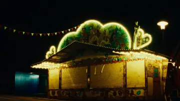 Backdrop to the movie "Window Shopper" #794872