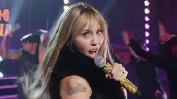 Backdrop to the movie "Hannah Montana 20th Anniversary Special" #795971