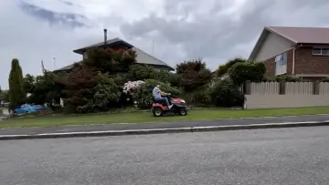 Backdrop to the movie "A Suburban Drone" #930010