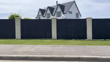 Backdrop to the movie "A Suburban Drone" #930016