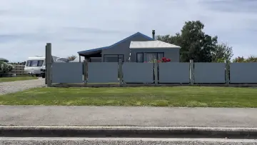Backdrop to the movie "A Suburban Drone" #930017