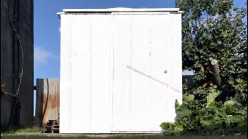 Backdrop to the movie "A Suburban Drone" #930020