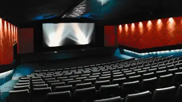 Backdrop to the movie "CITY: Het verhaal van een familiebioscoop" #777980