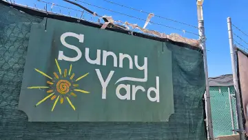 Backdrop to the movie "Sunny Yard" #794575