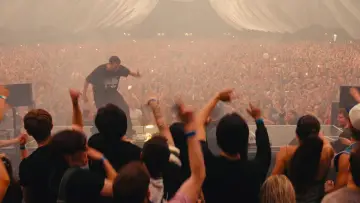 Backdrop to the movie "Fred again.. & Thomas Bangalter: Live at Alexandra Palace in London (USB002)" #790871