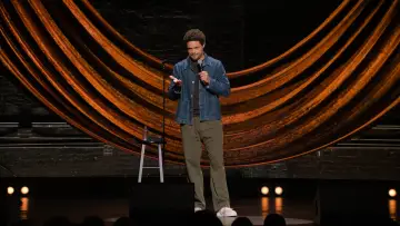 Backdrop to the movie "Trevor Noah: Joy in the Trenches" #850815