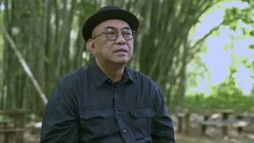 Backdrop to the movie "Tanah Tua: Yang Tak Terlihat Oleh Kota" #803073