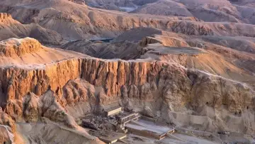 Backdrop to the movie "Assassination in the Valley of the Kings" #1625458