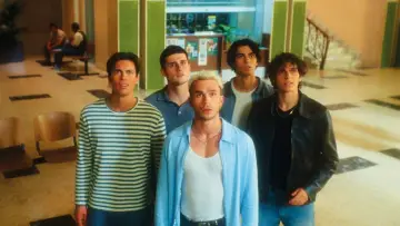 Backdrop to the movie "Back to the 90s" #1525395