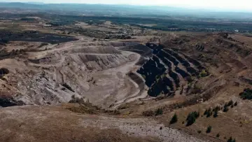 Backdrop to the movie "La vallée de l