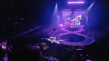 Backdrop to the movie "Katy Perry: The Lifetimes Tour - Live from Paris" #833171