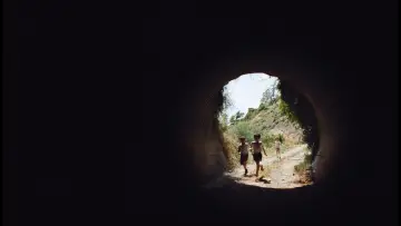 Backdrop to the movie "Three sad tigers" #833759