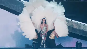 Backdrop to the movie "Dua Lipa: Live From Mexico" #816818