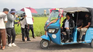 Backdrop to the movie "Lau Kumude Hidyo Hero Banna" #1187110