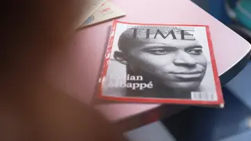 Backdrop to the movie "Mbappé, la diplomatie du ballon rond" #856278