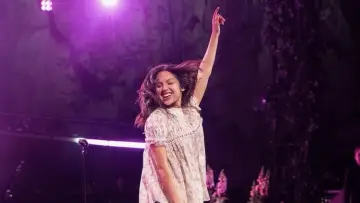 Backdrop to the movie "Billions Club Live with Olivia Rodrigo: A Concert Film" #823050