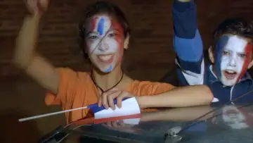 Backdrop to the movie "1998, l