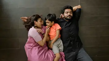 Backdrop to the movie "PaPa (O Naanna)" #1143675