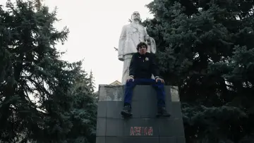 Backdrop to the movie "Lenin