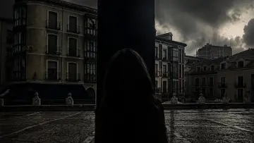Backdrop to the movie "Behind Me" #1521846