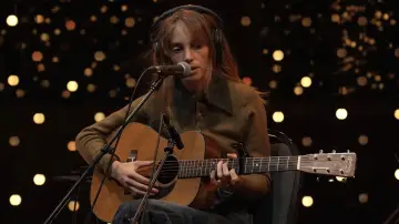 Backdrop to the movie "Maya Hawke - live on KEXP" #918162