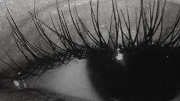 Backdrop to the movie "Eyes I" #926442