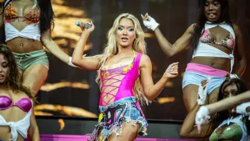 Backdrop to the movie "Zara Larsson: Pinkpop Festival 2026" #956749