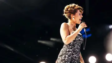 Backdrop to the movie "RAYE Live at Montreux Jazz Festival" #1176909