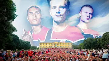 Backdrop to the movie "All of Norway Rows" #957249