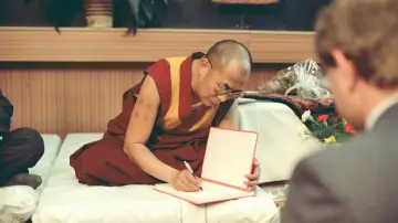 Backdrop to the movie "Dalai Lama - Ocean of Wisdom" #958200