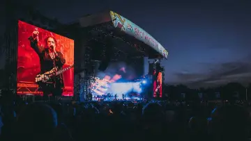 Backdrop to the movie "The Cure - Isle Of Wight Festival 2026" #1629654