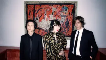 Backdrop to the movie "Yeah Yeah Yeahs: Hidden in Pieces" #1533740
