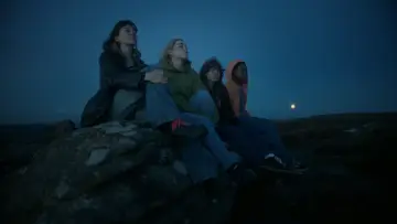 Backdrop to the movie "Blue Hour" #1647824