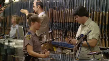 Backdrop to the movie "Handgun" #1095798