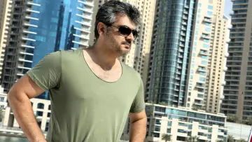 Backdrop to the movie "Arrambam" #1580488