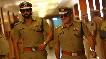 Backdrop to the movie "Arrambam" #1580491