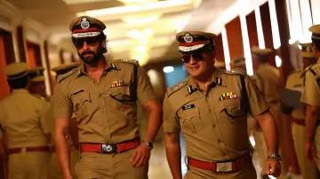 Backdrop to the movie "Arrambam" #1580501