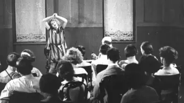 Backdrop to the movie "A Kiss from Mary Pickford" #1571981