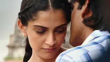 Backdrop to the movie "Raanjhanaa" #946770