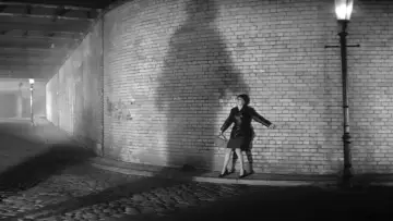 Backdrop to the movie "The Monster of London City" #1084275