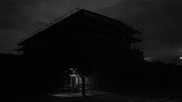 Backdrop to the movie "L