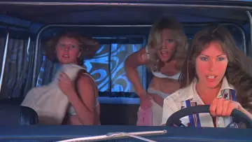 Backdrop to the movie "Cannonball" #1098479
