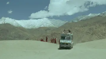 Backdrop to the movie "Dil Se.." #1095654